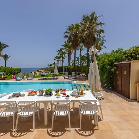 Sunnyvillas: 4br Seafront Villa*private Pool*bw44 Willa